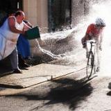 cycliste-seau-eau-